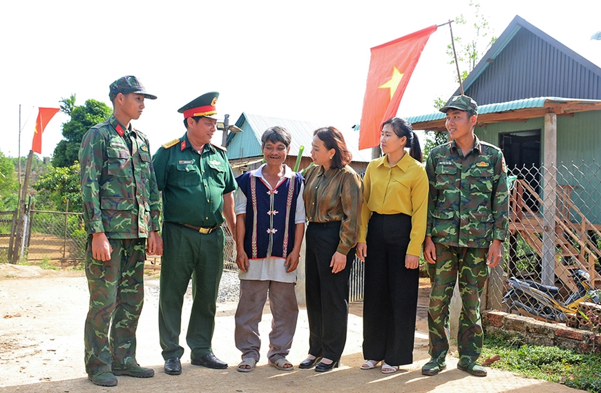 Xây nhà, dựng niềm tin cho nhân dân